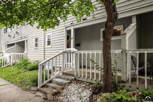 92-255 N Michigan St, Lawrence, KS, 66044-1084 | Card Image