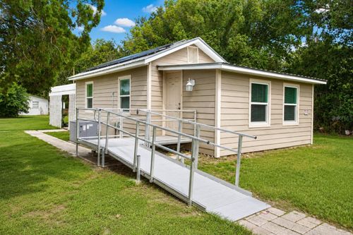 5811 11th St, Zephyrhills, FL, 33542-3725 | Card Image
