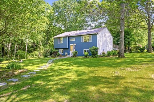107 Huckleberry Rd, North Kingstown, RI, 02852-5234 | Card Image
