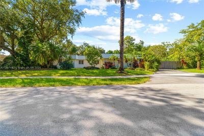 15200 Sw 81st Ave, House other with 4 bedrooms, 3 bathrooms and null parking in Palmetto Bay FL | Image 3