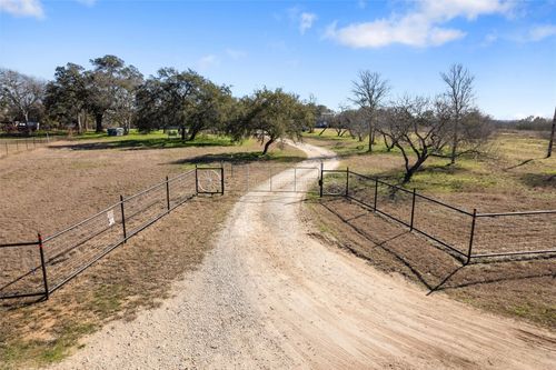 450 Pasture Road, Luling, TX, 78648 | Card Image