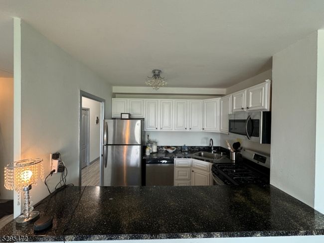 APT-10H - 285 Aycrigg Ave, Townhouse with 1 bedrooms, 1 bathrooms and null parking in Passaic NJ | Image 5