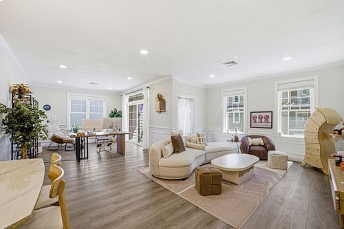 d208-320 Middlesex Ave, Medford, MA, 02155-5090 | Card Image