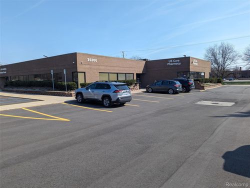 400-100-35200 Dequindre Rd, Sterling Heights, MI, 48310-4837 | Card Image