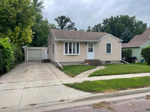 808 10th Ave Se, ABERDEEN, SD, 57401-7203 | Card Image
