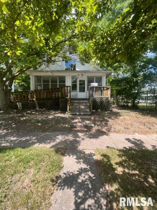 Gaines St, Davenport, IA 52804