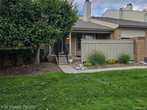 38608 Chessington, Farmington Hills, MI, 48331-2867 | Card Image