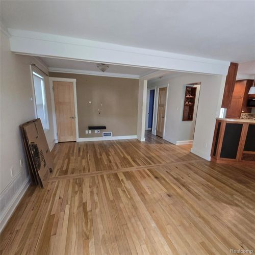 19009 Woodside St, Harper Woods, MI, 48225-2171 | Card Image