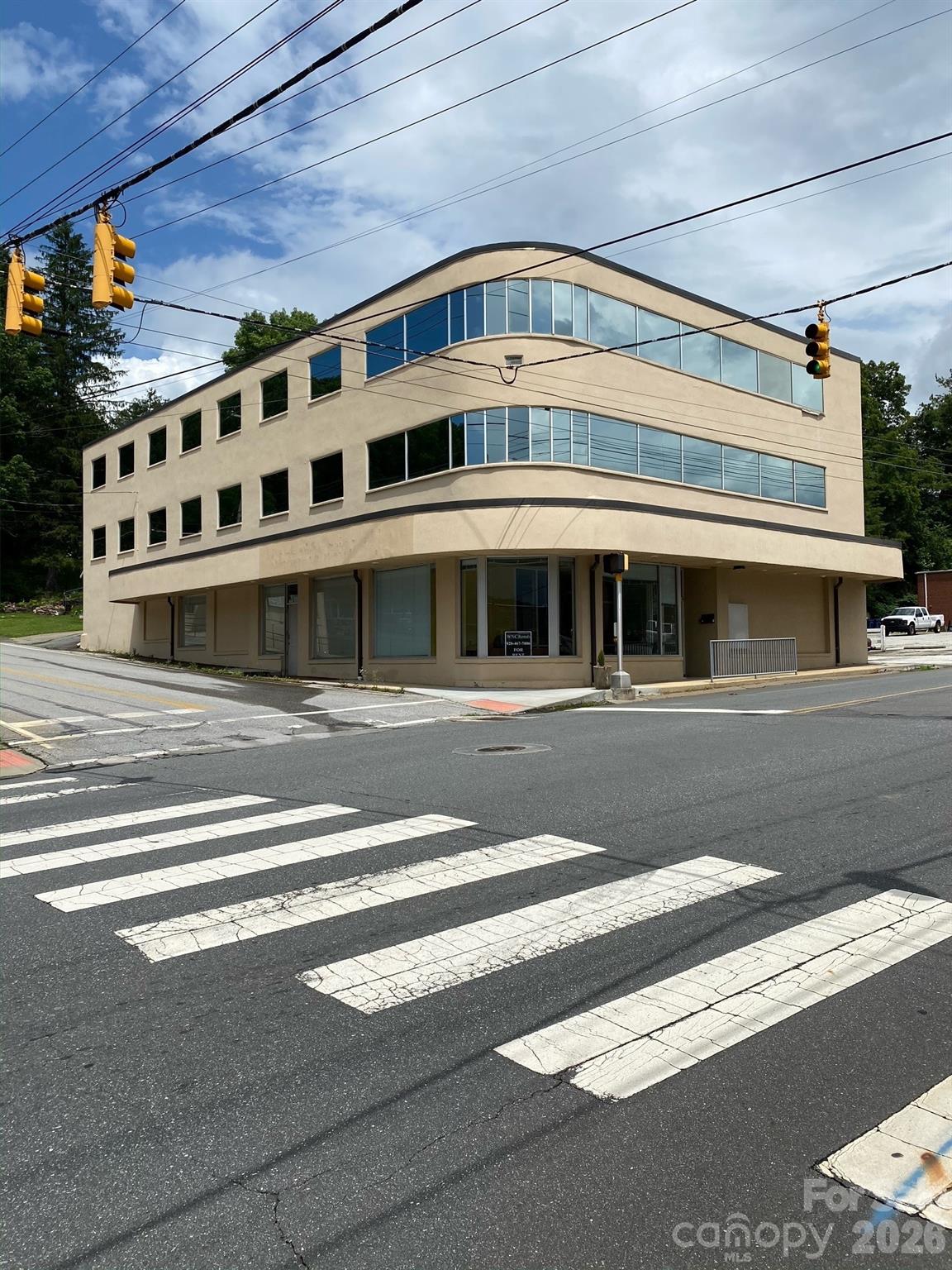 337 Oak Ave, Spruce Pine, NC 28777