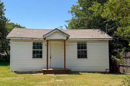 1104 N Mill St, Bowie, TX, 76230-3110 | Card Image