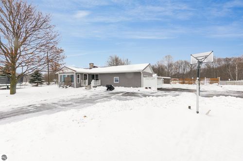 288 30th Ave, Six Lakes, MI, 48886-9798 | Card Image