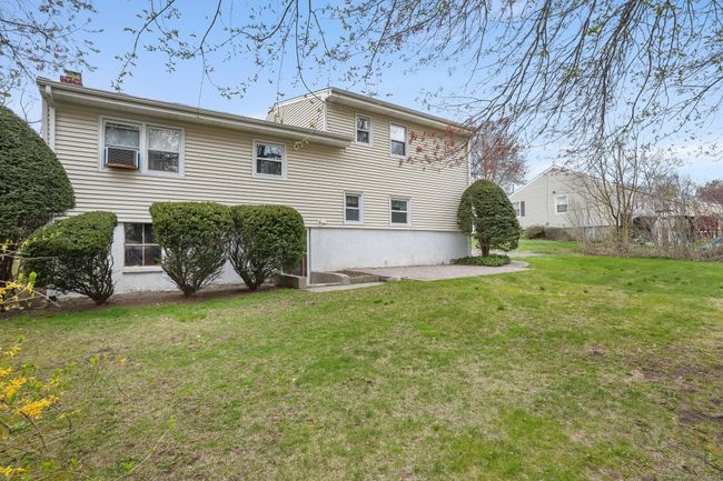 50 Poplar St, House other with 3 bedrooms, 2 bathrooms and null parking in Trumbull CT | Image 4