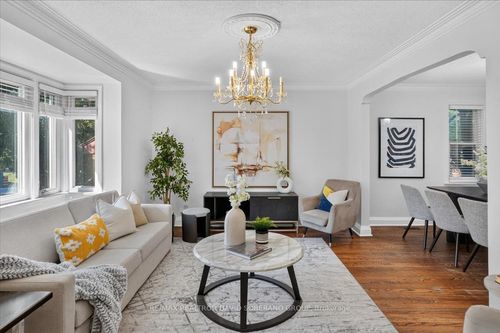122 Mcgillivray Ave, House with 5 bedrooms, 3 bathrooms and 2 parking in North York ON | Card Image
