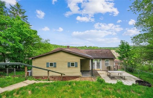 322 N 4th St, West Newton, PA, 15089-1672 | Card Image