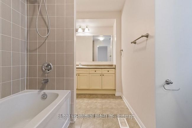 255 Monaghan Cres, House other with 4 bedrooms, 3 bathrooms and 2 parking in Milton ON | Image 37
