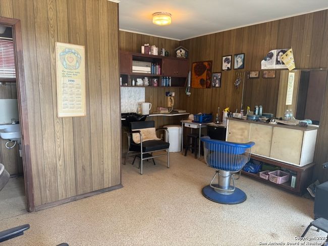 559 W Rheiner Ave, House other with 2 bedrooms, 2 bathrooms and null parking in Sabinal TX | Image 6