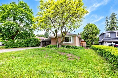 lower-10 Holman Cres, Aurora, ON, L4G1Z9 | Card Image