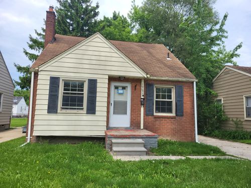 19677 Kingsville St, Harper Woods, MI, 48225-2213 | Card Image