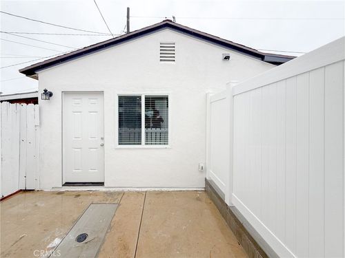 8525 Wakefield Ave, Panorama City, CA, 91402-3121 | Card Image