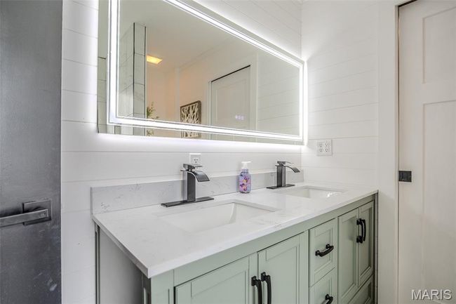 Full bath with double vanity | Image 32