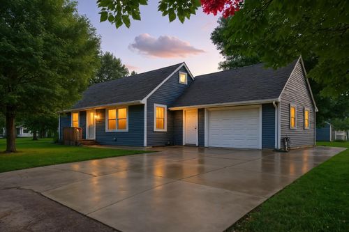 420 1st St Sw, New Richland, MN, 56072-5704 | Card Image