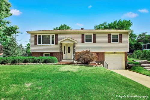 2208 Algonquin Rd, Fox River Grove, IL, 60021-1653 | Card Image