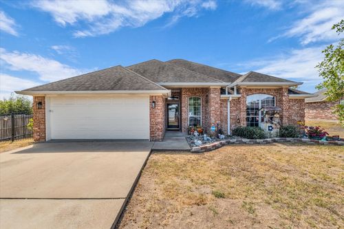 104 Topaz Cir, Hewitt, TX, 76643-2997 | Card Image