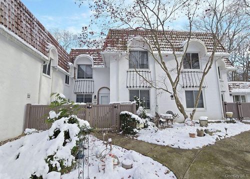 331 Clubhouse Ct, Coram, NY, 11727-3690 | Card Image