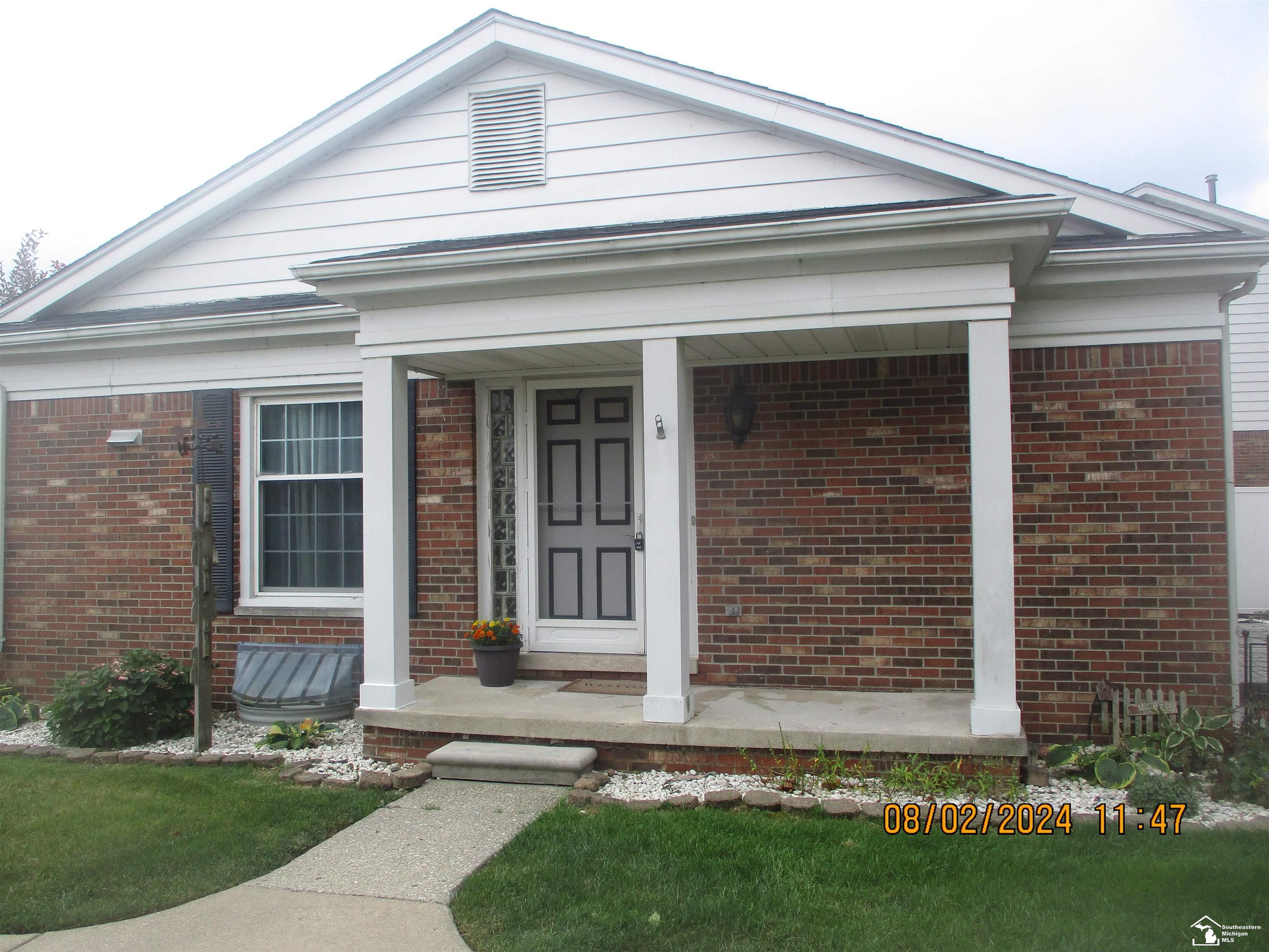 Colonial Ln, Trenton, MI 48183