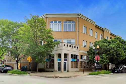 305-2555 W Leland Ave, Chicago, IL, 60625-1887 | Card Image