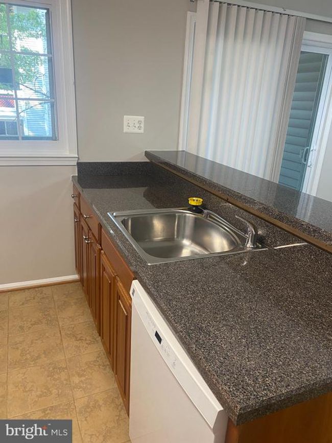 12896B - 12896 Grays Pointe Rd, Condo with 2 bedrooms, 2 bathrooms and null parking in FAIRFAX VA | Image 6