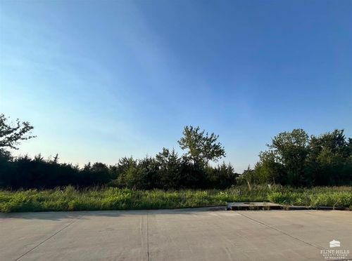 4860 Nature Ave, Manhattan, KS, 66502-1660 | Card Image