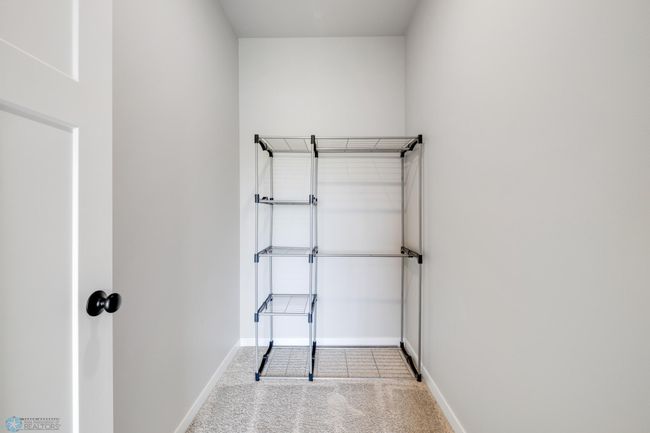 Walk-in Closet | Image 12