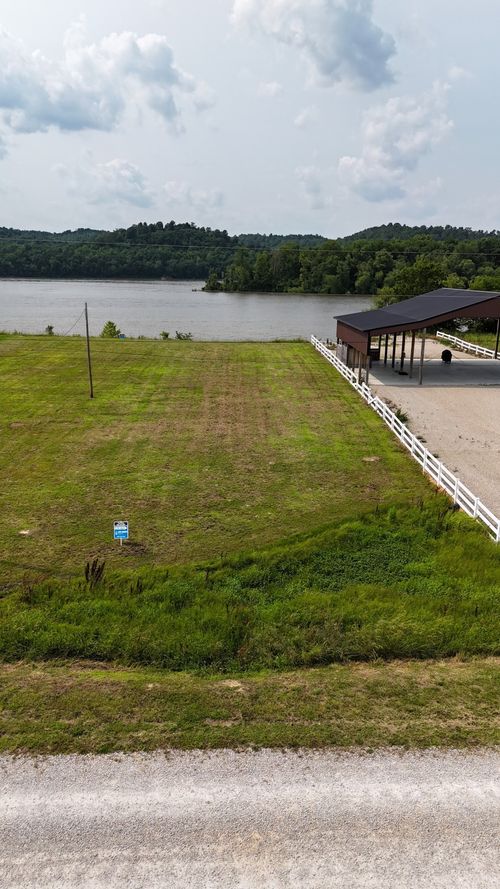 2631 Hardin Bottom River Rd, Clifton, TN, 38425-1518 | Card Image