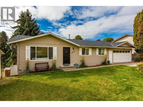 1234 Oswell Dr, Kelowna, BC, V1P1L7 | Card Image