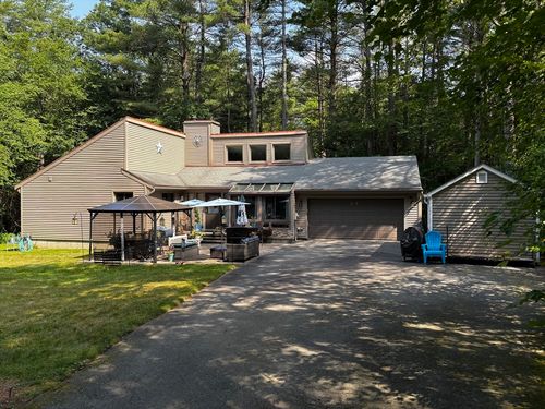 52 Simmons Brook Dr, Westfield, MA, 01085-1067 | Card Image