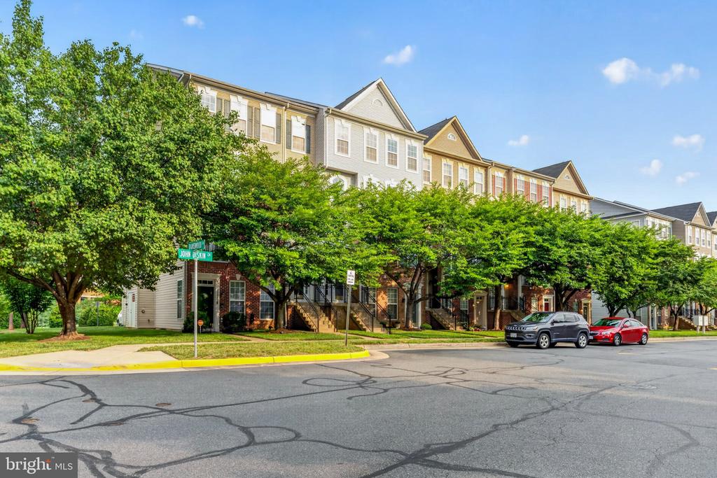 Residential in WOODBRIDGE 3