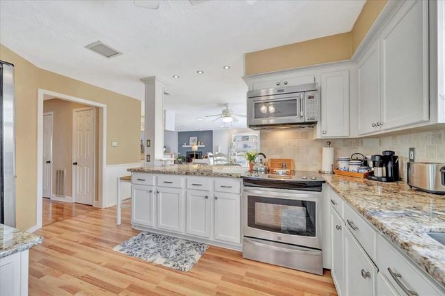 This kitchen has ample drawer and counter space complimented by beautiful granite counters. | Image 20