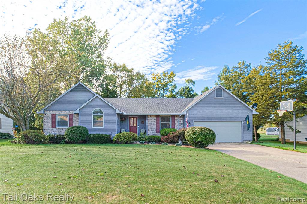 Apple Blossom Ln, Flushing, MI 48433 #1