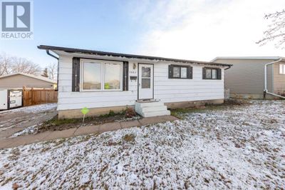 3003 49 Ave, House other with 3 bedrooms, 1 bathrooms and 2 parking in Lloydminster SK | Image 1