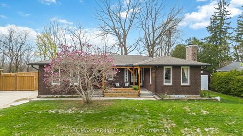 12 Sunset Ave, Warwick, ON, N0M2S0 | Card Image
