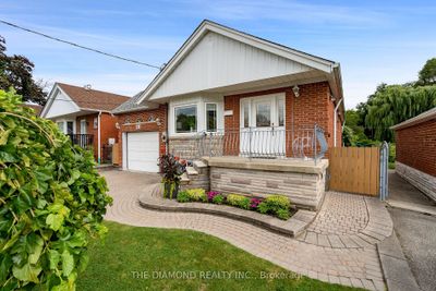 213 Glenwood Cres, House other with 3 bedrooms, 2 bathrooms and 4 parking in East York ON | Image 2