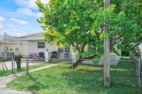 811 Nw 5th Ave, Hallandale Beach, FL, 33009-2247 | Card Image