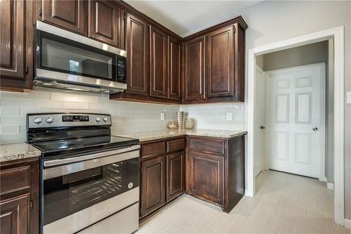 9401 Abbey Rd, Irving, TX, 75063-6419 | Card Image