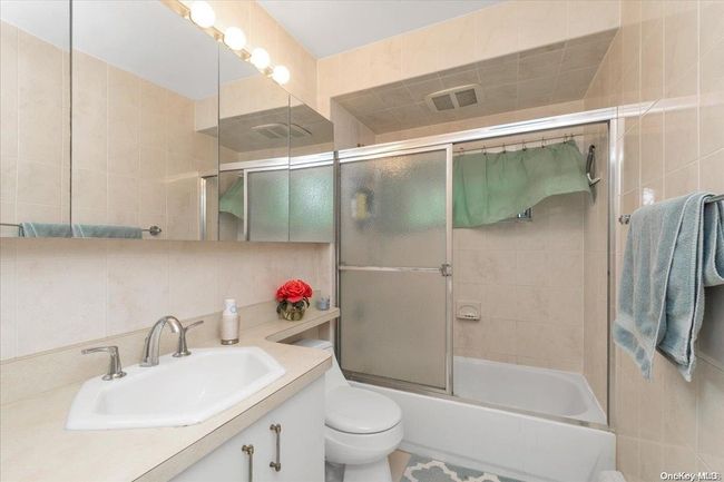 3 Netto Ln, House other with 4 bedrooms, 2 bathrooms and null parking in Plainview NY | Image 9