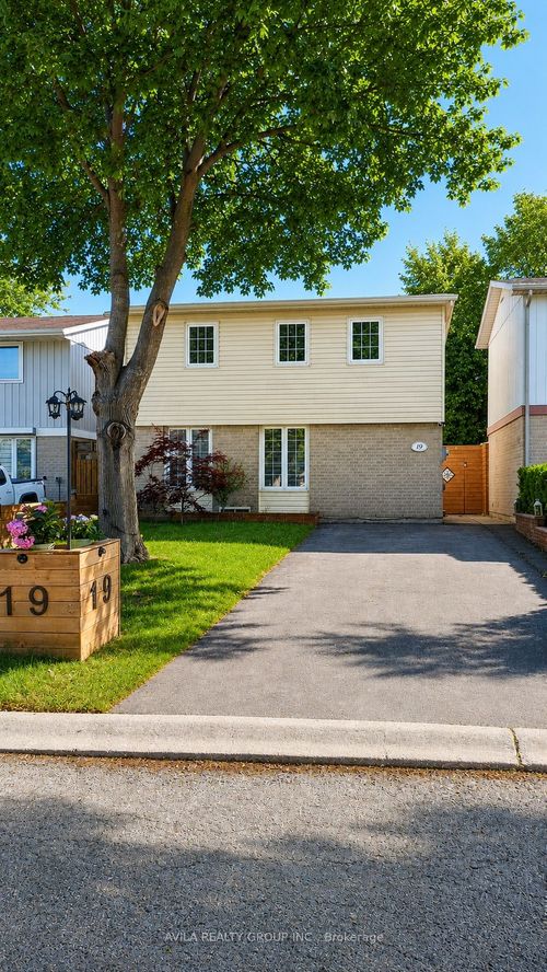 19 Habitat Square, Brampton, ON, L6S1X7 | Card Image