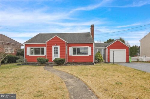 138 W Main St, Newmanstown, PA, 17073-9211 | Card Image