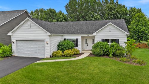 242 Alden Dr, Sycamore, IL, 60178-8906 | Card Image