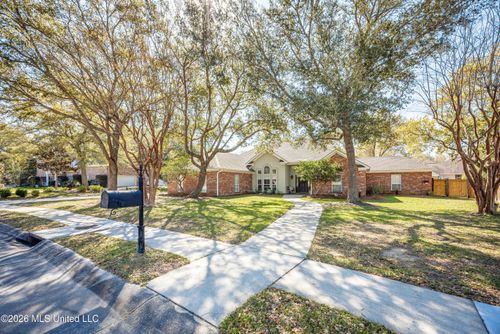 510 Rue Chateauguay, Ocean Springs, MS, 39564-3025 | Card Image