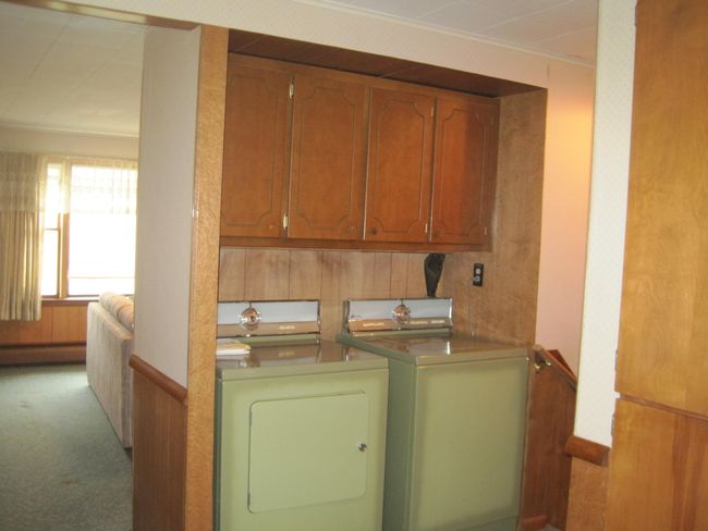 washer & dryer area | Image 9